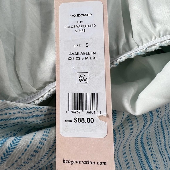 BCBGENERATION VARIEGATED STRIPE KEYHOLE HALTER NECK ROMPER BLUE MULTI SMALL NWT - Picture 12 of 15
